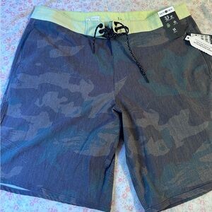 NWT Salty Crew Camo Boardshorts Size 33 18” Recycled Stretch